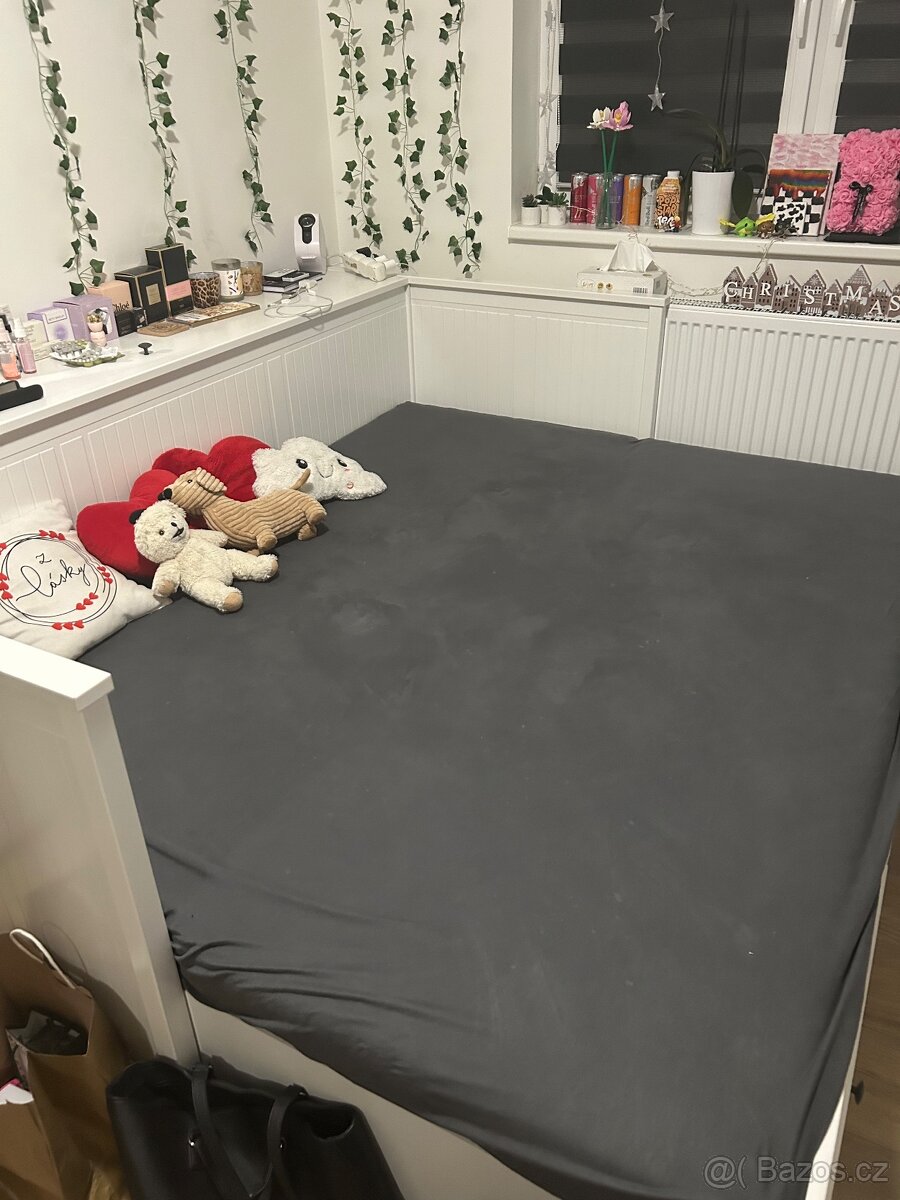 Rozkládací postel IKEA s úložným prostorem na peřiny