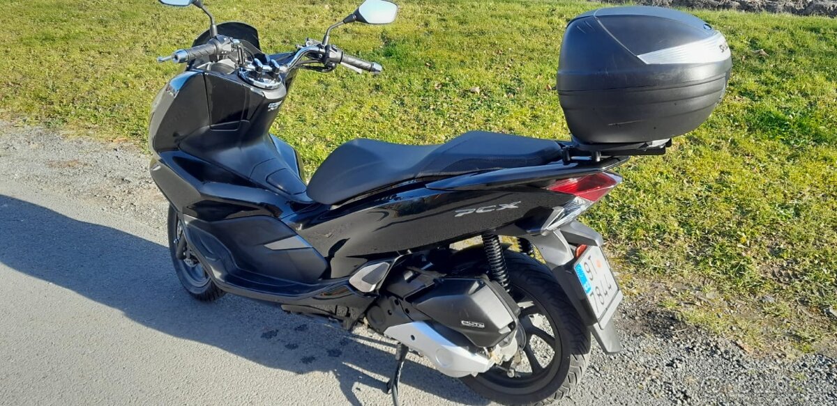 Honda PCX 125 - 1 majitel TOP STAV