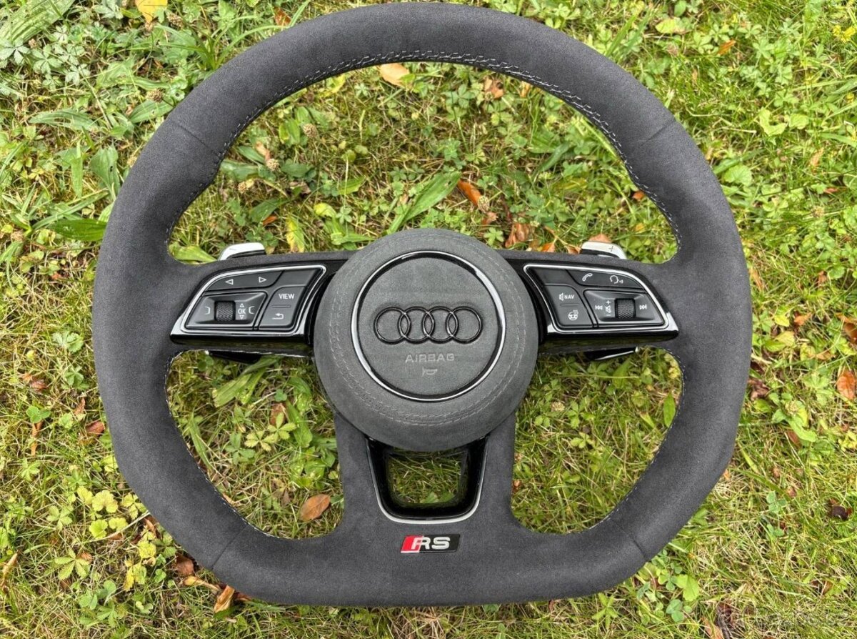 -AUDI MULTIFUNKCNY VOLANT ALKANTARA s logom RS