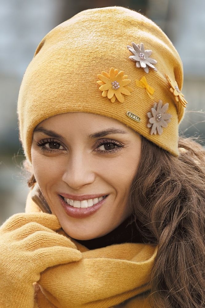 Dámská čepice zn. Kamea barva hořčice