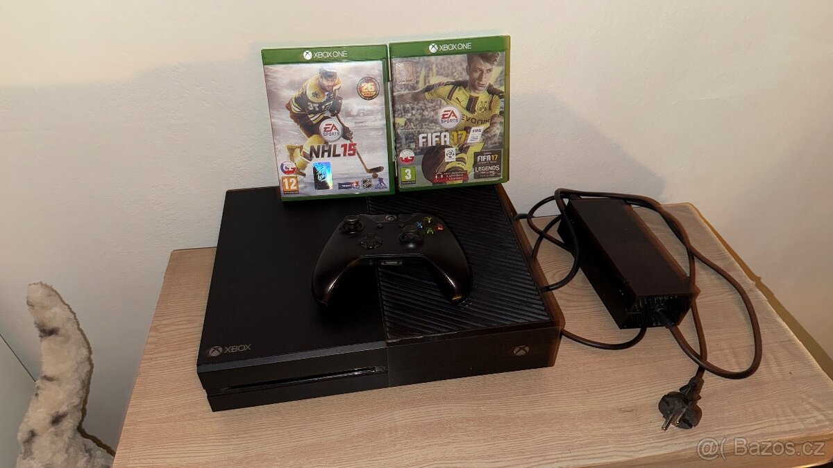 Xbox One 500GB + Ovladač + Hry