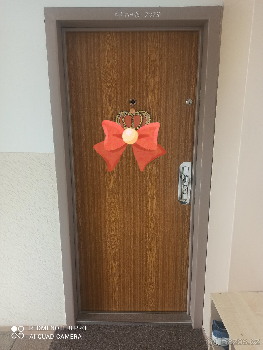 PRODÁM BEZPEČNOSTNÍ BYTOVÉ VSTUPNÍ DVEŘE