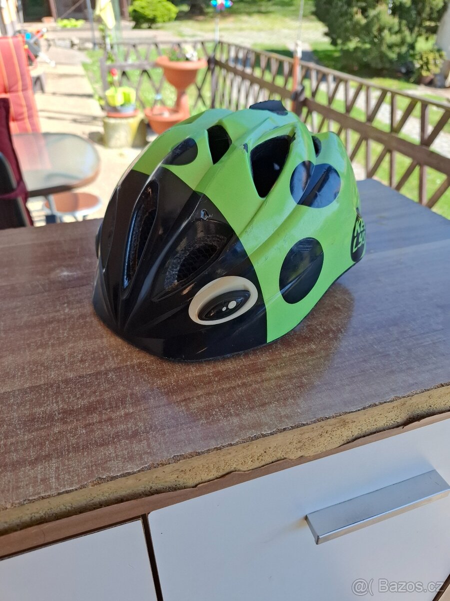 Dívčí cyklistická přilba