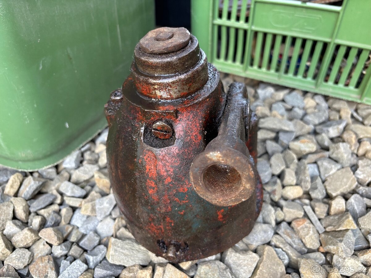 Hydraulický hever "panenka" 3T – vintage olejový zvedák
