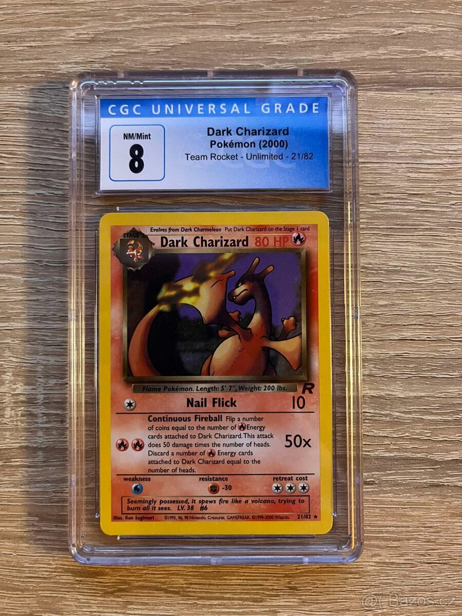 Dark Charizard (rok 2000) CGC 8