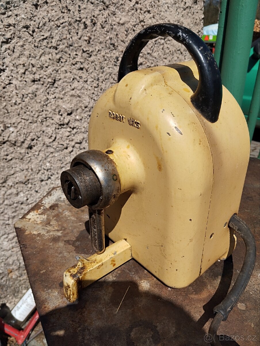 Robot UKS E20 - pohonná jednotka