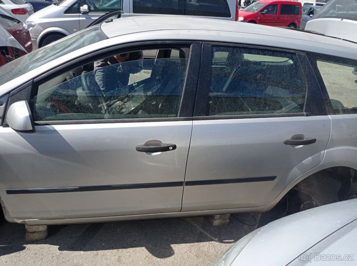 Ford Focus 2 1.6 tdi 2006 r. přední a zadní dveře Šedá barva