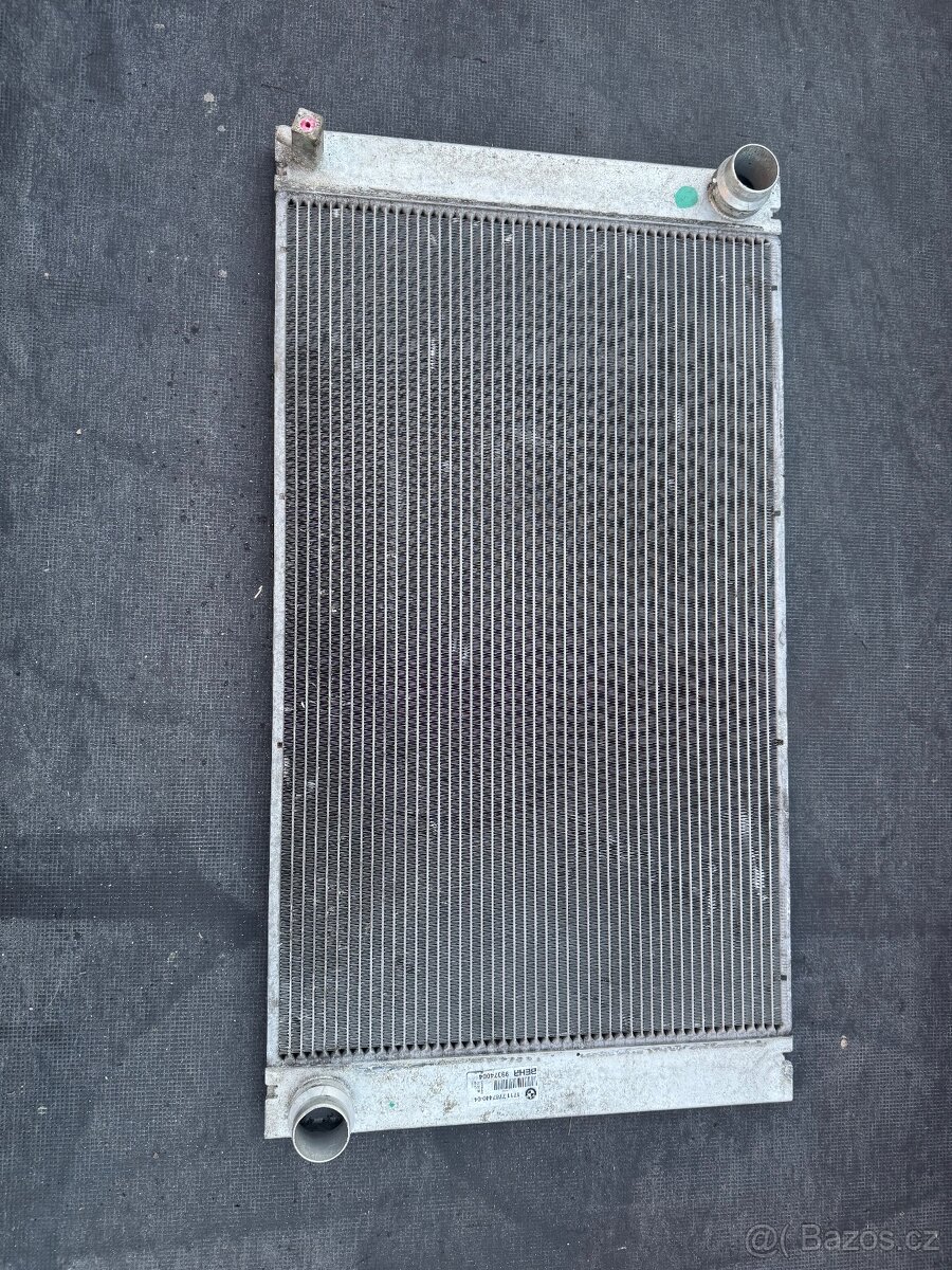Chladič vody bmw e60
