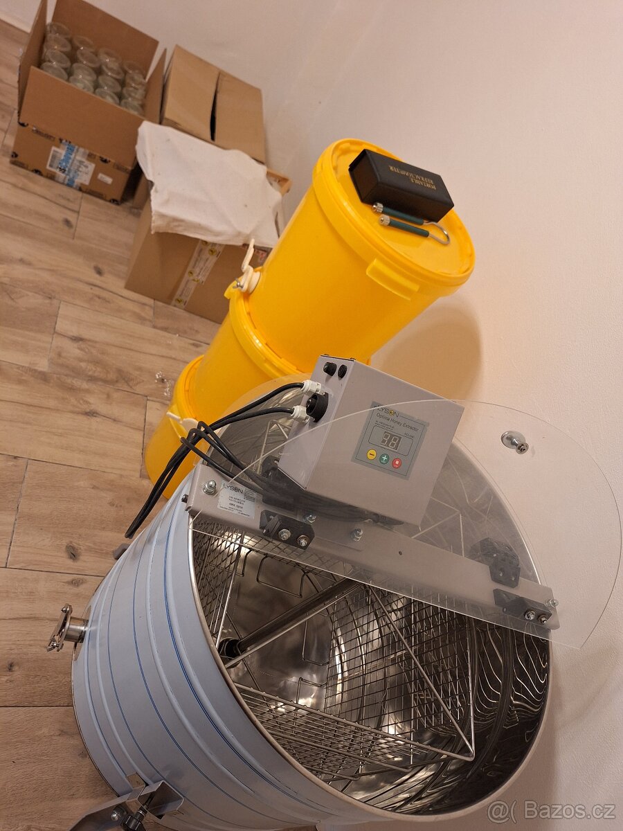Kompletní včelařské vybavení + elektrický medomet