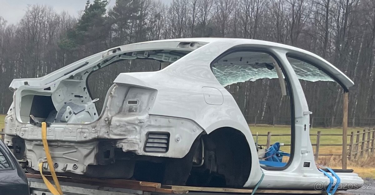Vyrez karoserie octavia 3