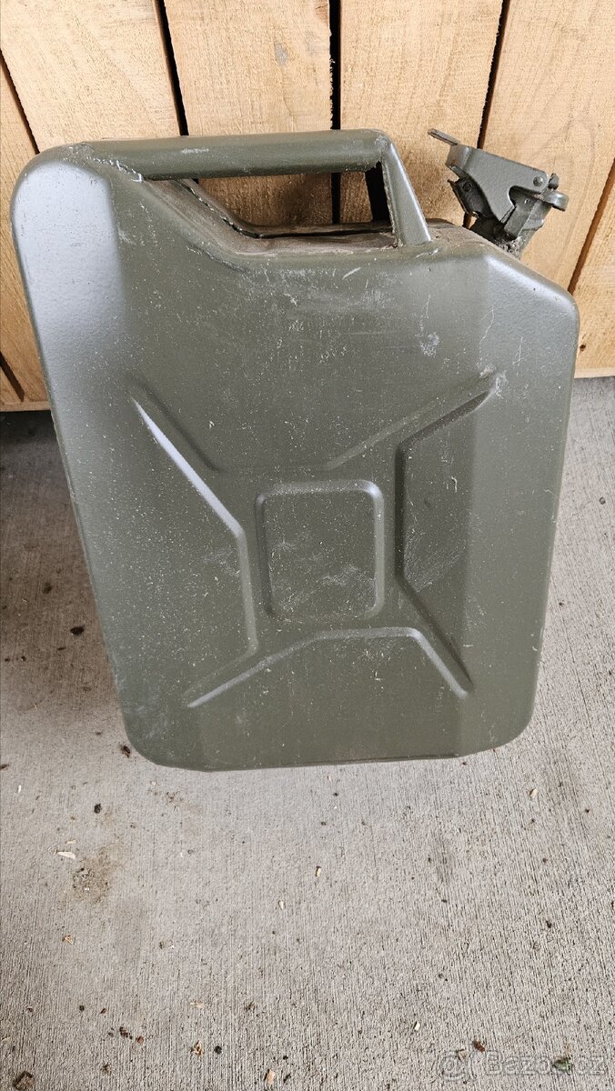 Kanystr vojenský 20l