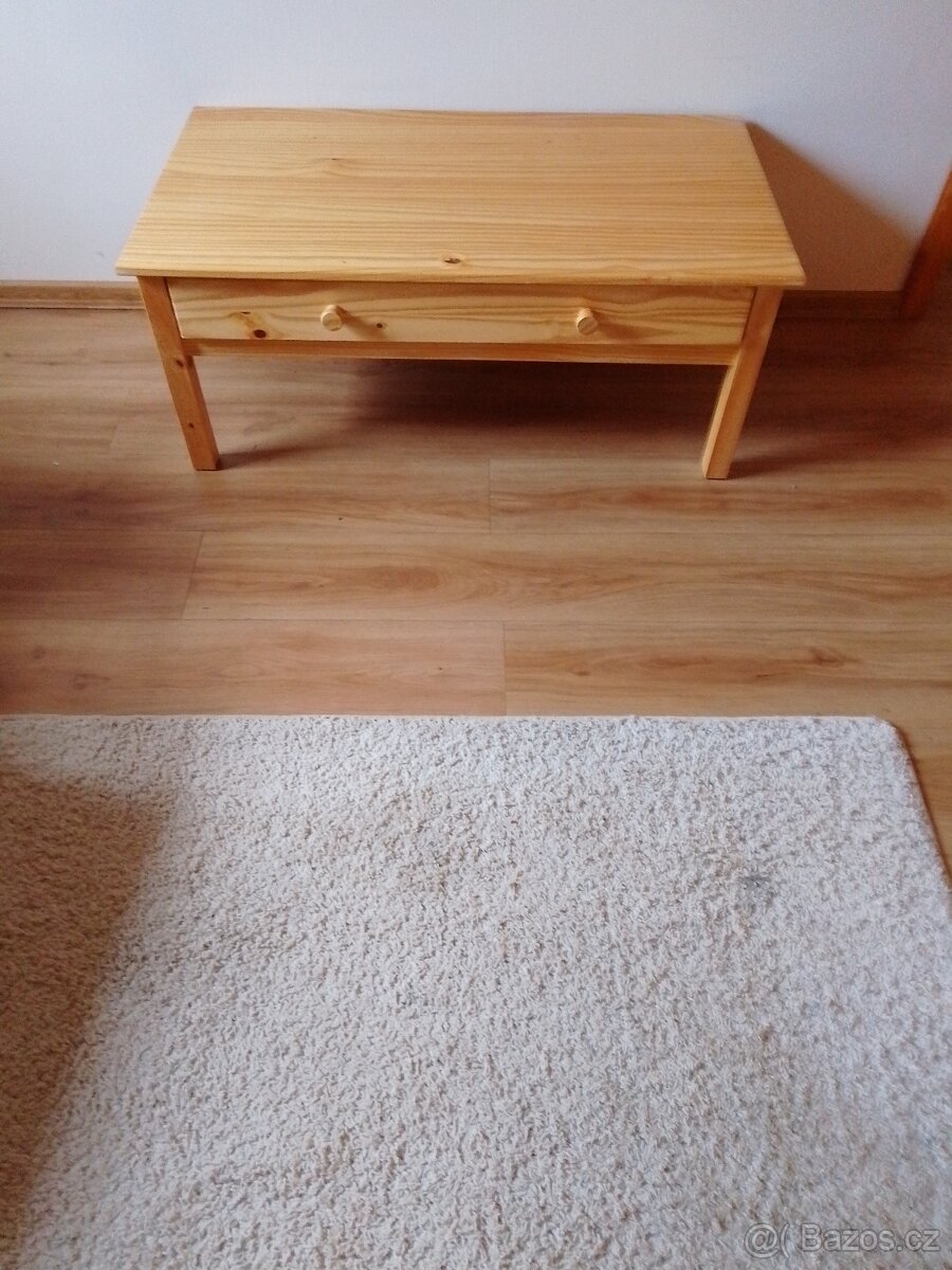 Konferenční stůl do obývacího pokoje - borovice