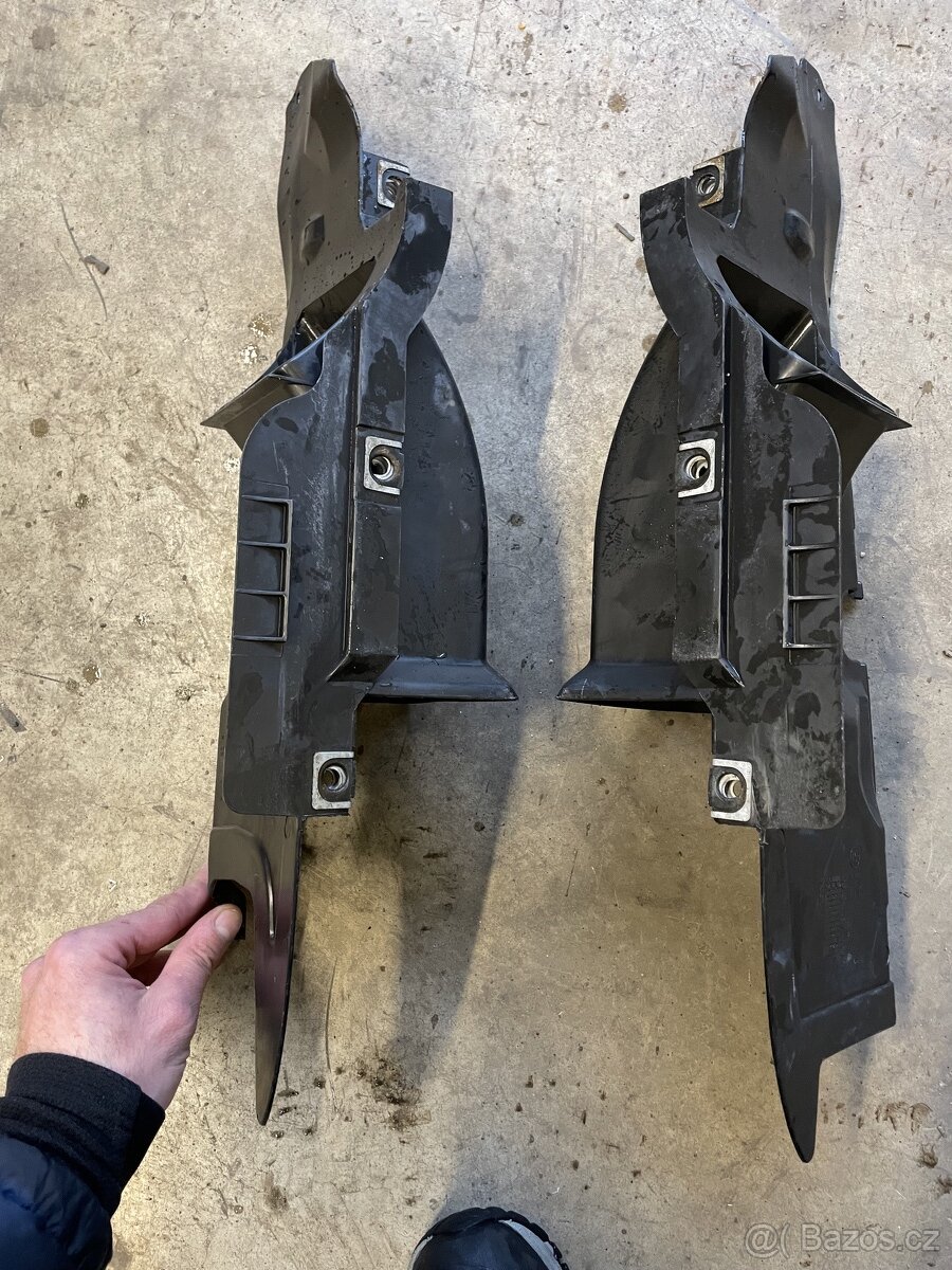 Prodám držáky krytů pod motor bmw e39 v8