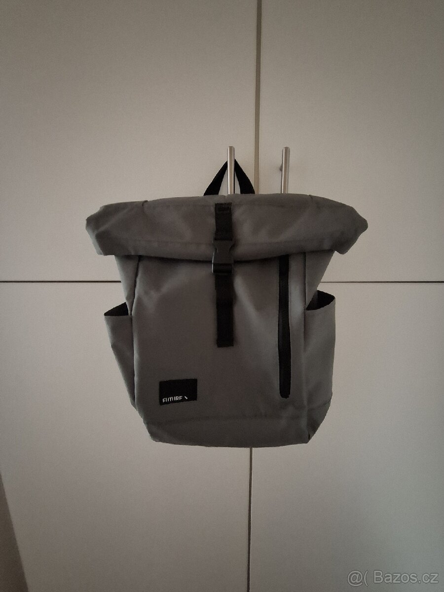 Khaki batoh jako nový