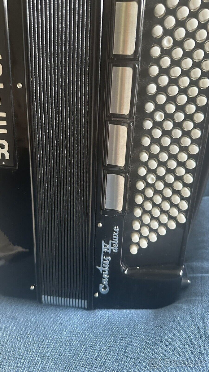 akordeon použitý Weltmeister Cantus IV 120Bass