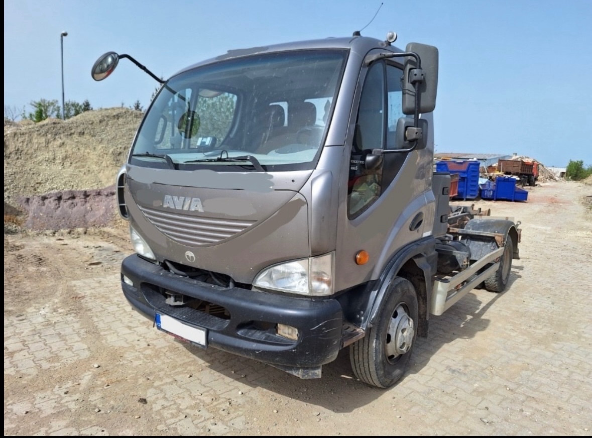Avia D100