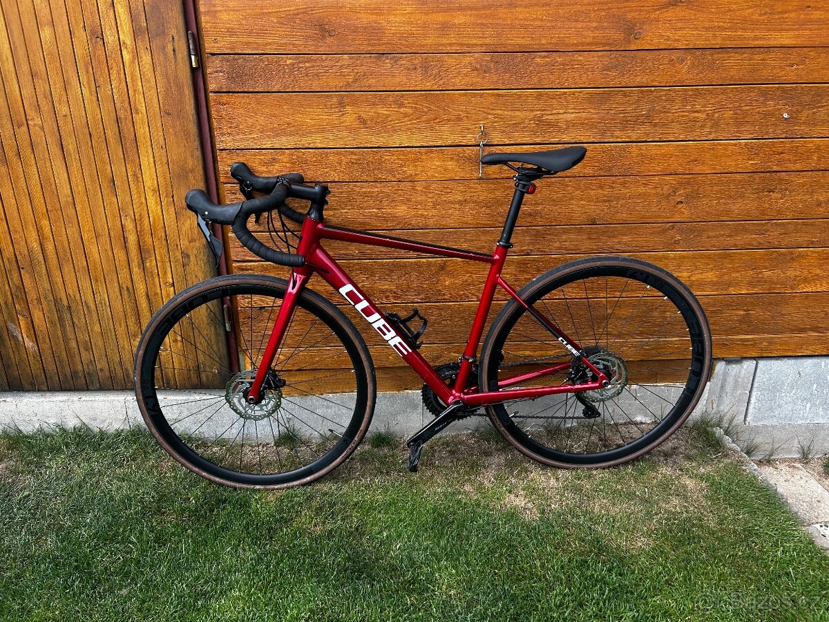 Silniční kolo CUBE ATTAIN SL 2022 red´n´white