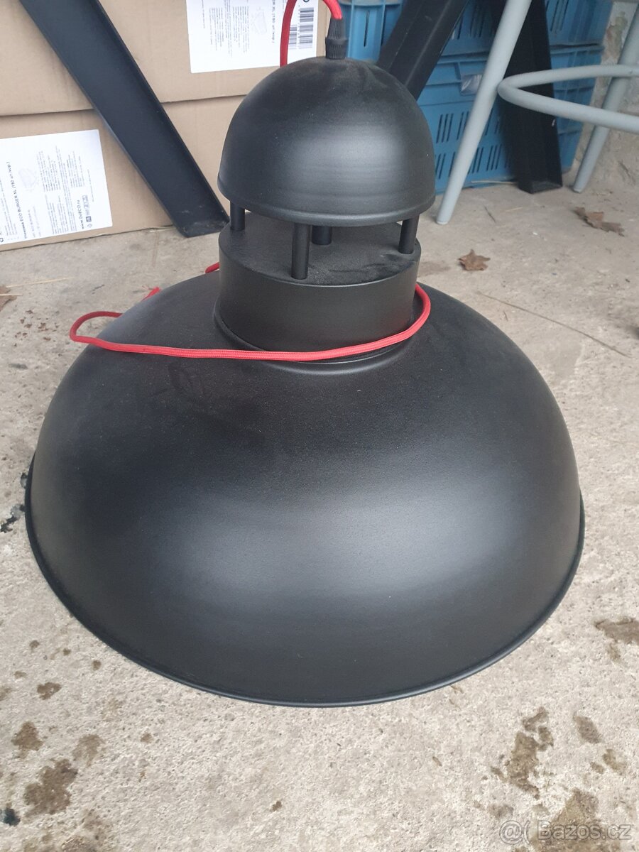 POSLEDNÍ KUS. Svítidlo -  klobouk, kovový lakovaný, 53cm