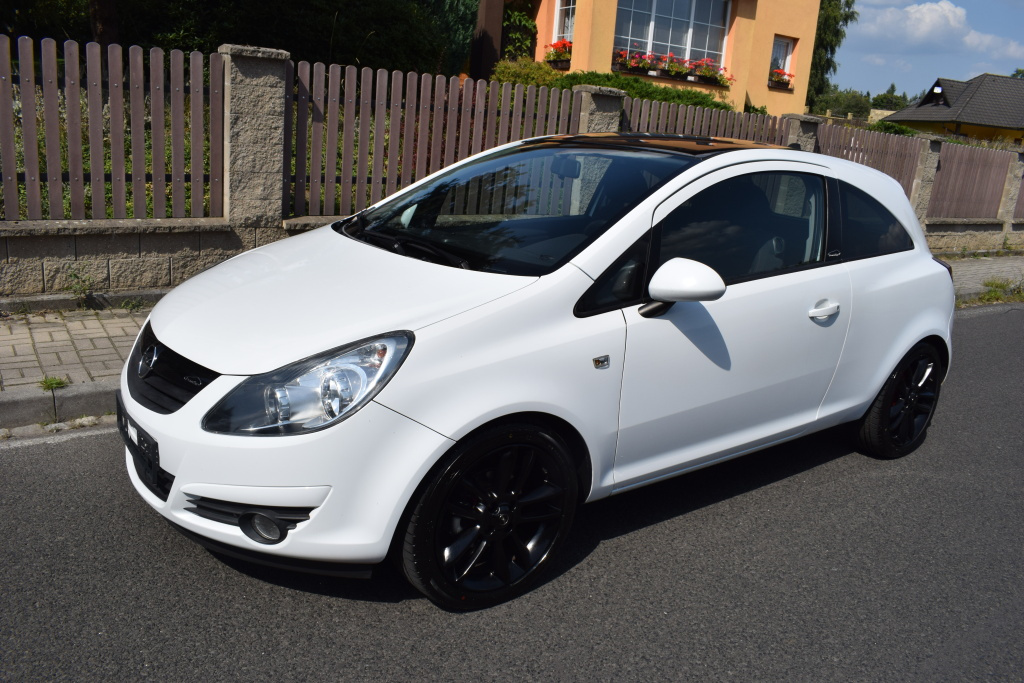 Opel Corsa D 1.4 16V 74kW, Color Edition, KLIMA, rok 2010