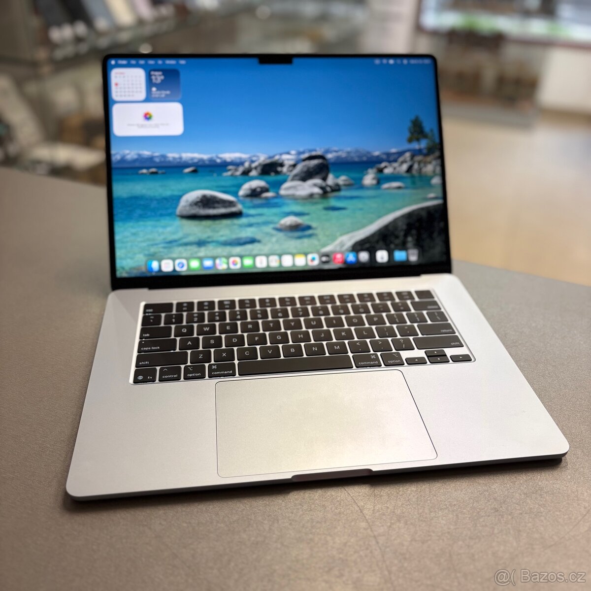 Prodám MacBook Air 15” M4 16GB/256GB, 3 cykly dobití, záruka