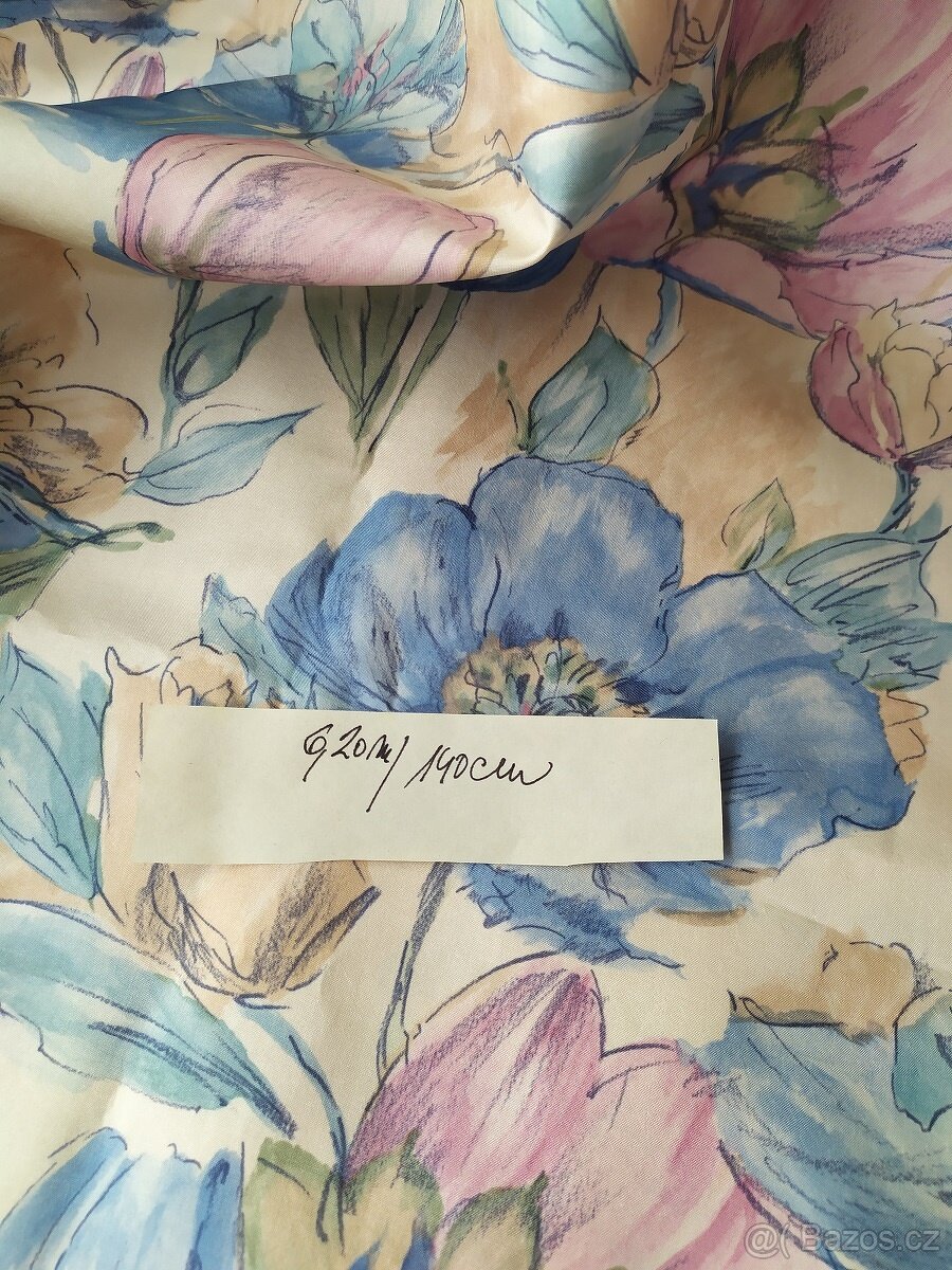 Prodám různé látky SLEVA