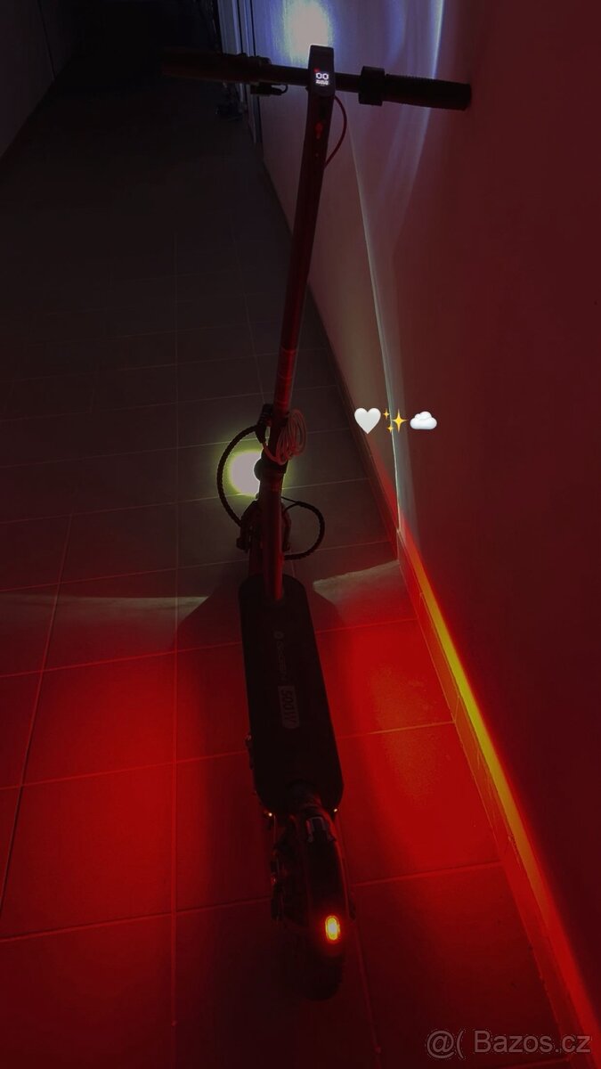 Elektrická koloběžka GoGEN VOYAGER 500W S 801B, černá, APP