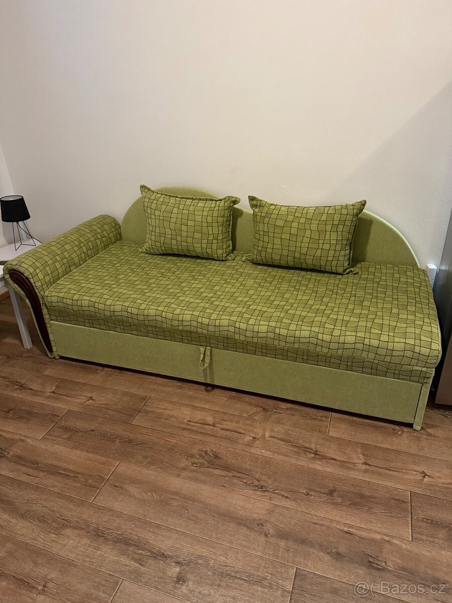 Rozkládací gauč s úložným prostorem