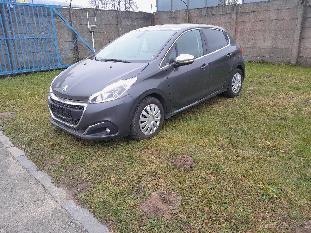 Peugeot 208 1.2 81 KW Panorama,kamera,serviska