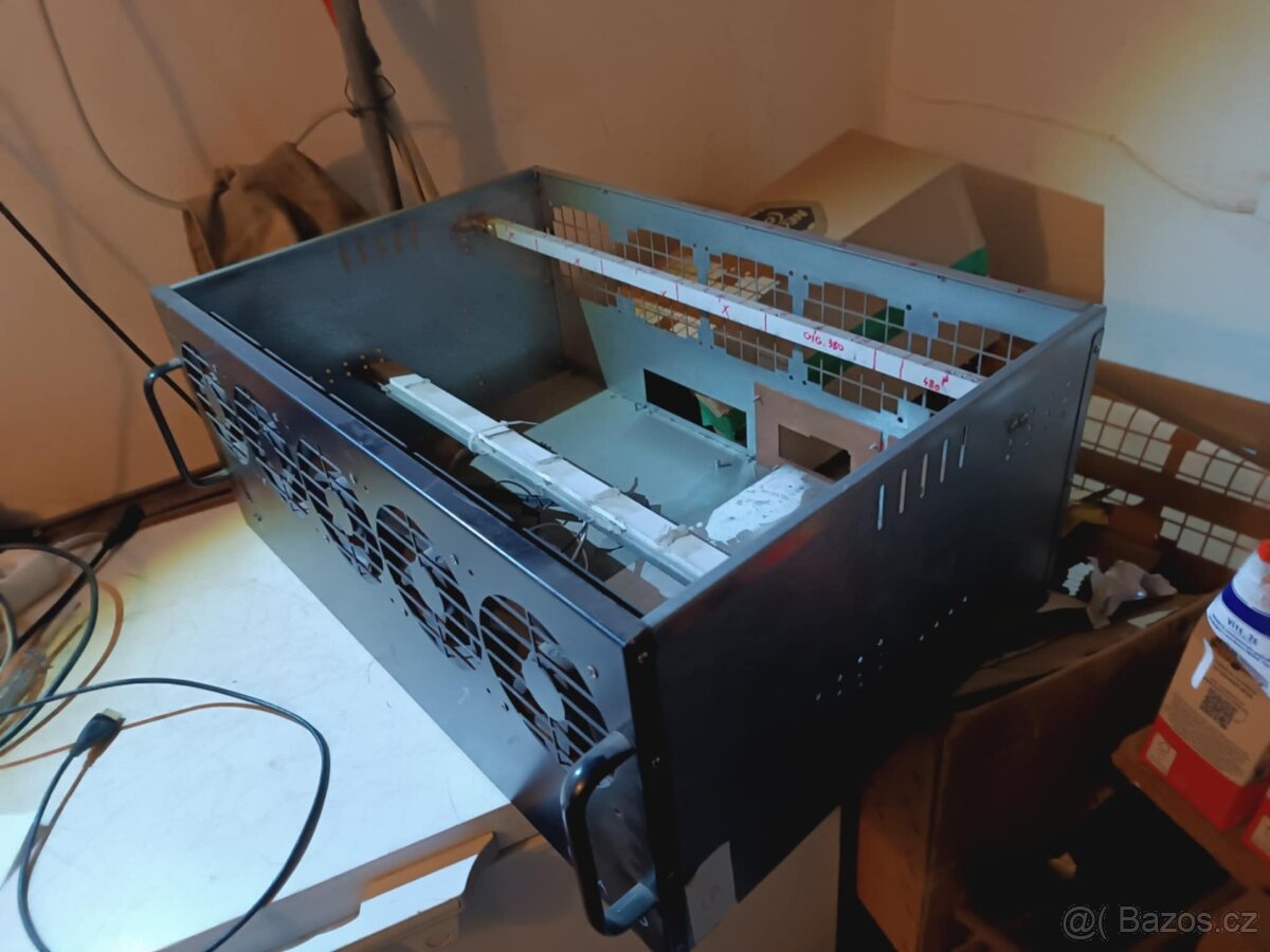 server case velký  (CASE)