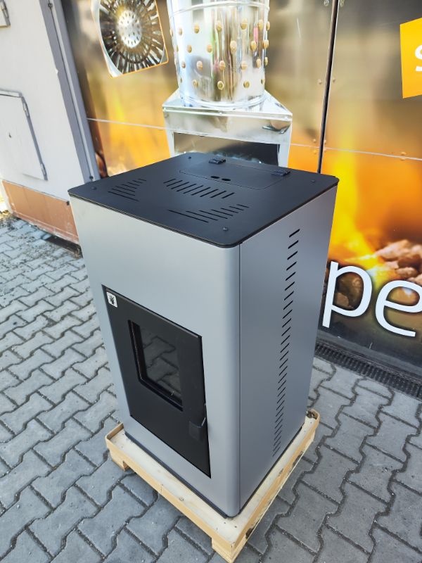 Teplovodní kamna na pelety 13 kW, WiFi, autozápal, aplikace