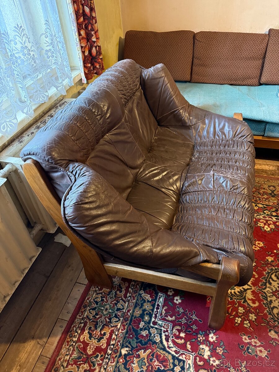 Starý kožený gauč, 150 cm, masiv