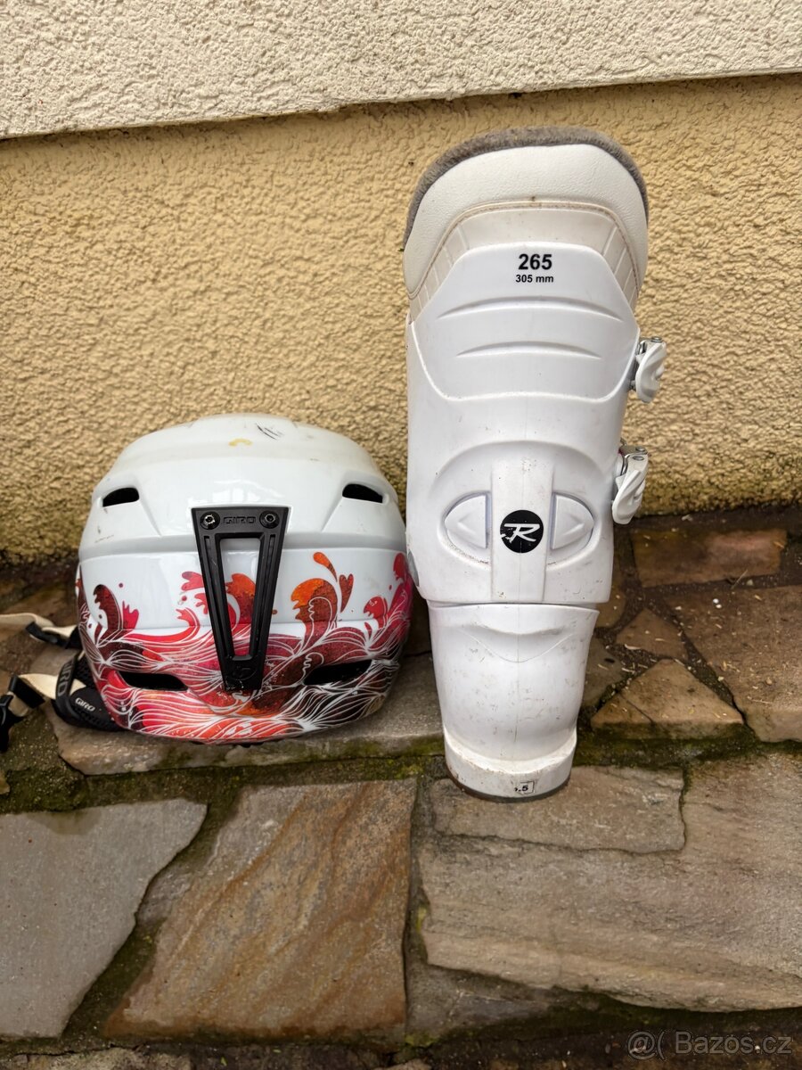 Set: dětské lyžařské boty Rossignol+ lyžařská helma Giro