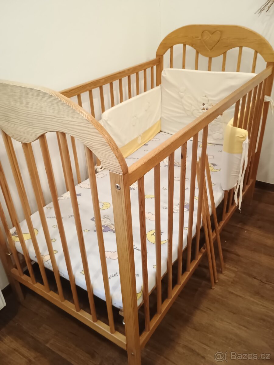 Dřevěná dětská postýlka Vizovice