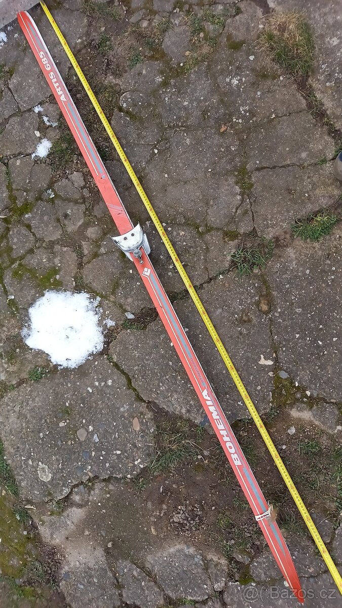 Staré běžecké lyže