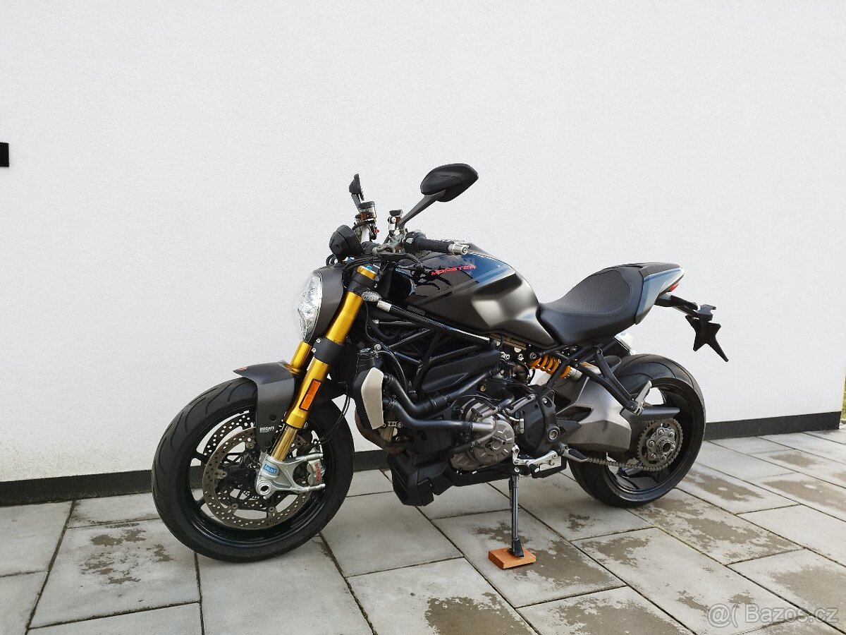 Ducati Monster 1200S