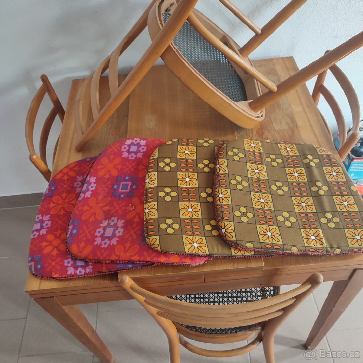 Stůl a židle Ton,nabídněte