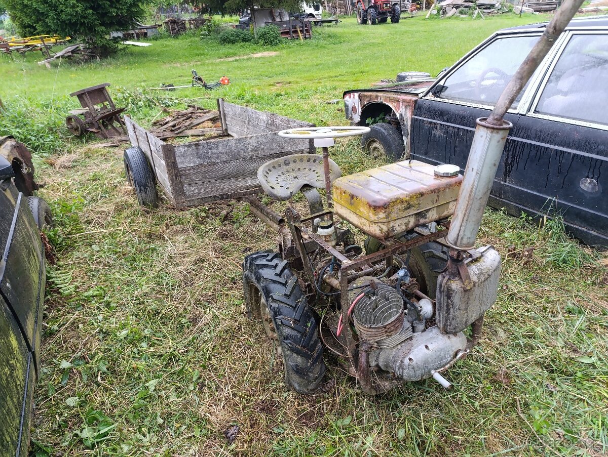 Domácí traktůrek s motorem Jawa + vlek