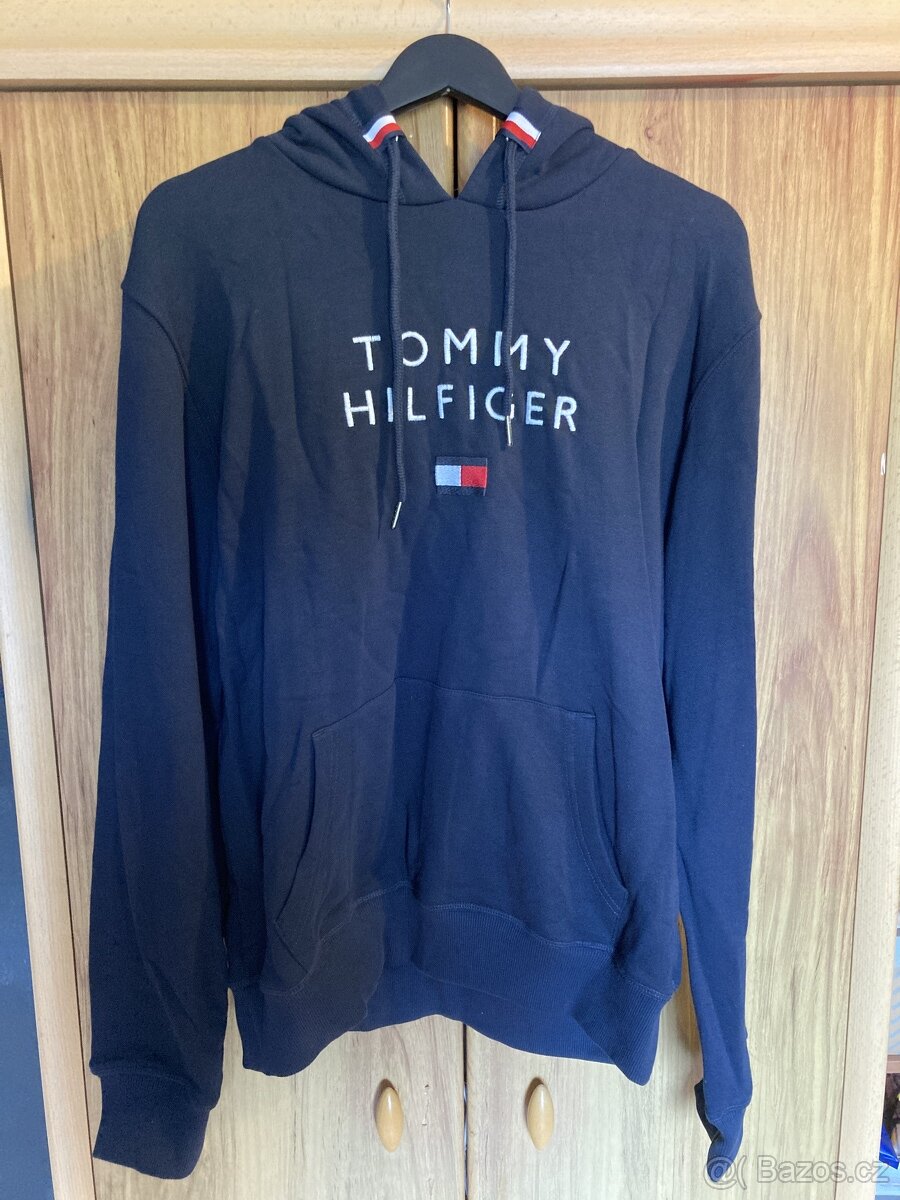 Tommy Hilfiger tmavomodrá