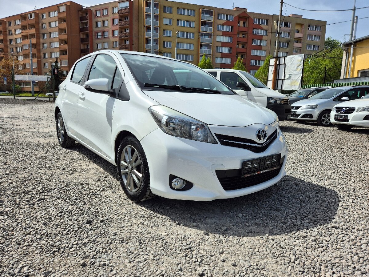 Toyota Yaris 1.4D,66KW,KLIMA,NAVI,SERVIS TOYOTA,BEZ KOROZE