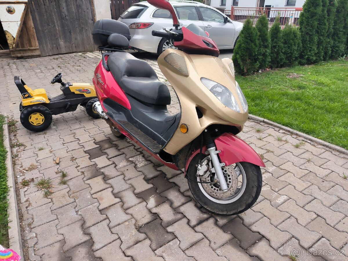 Skútr 150