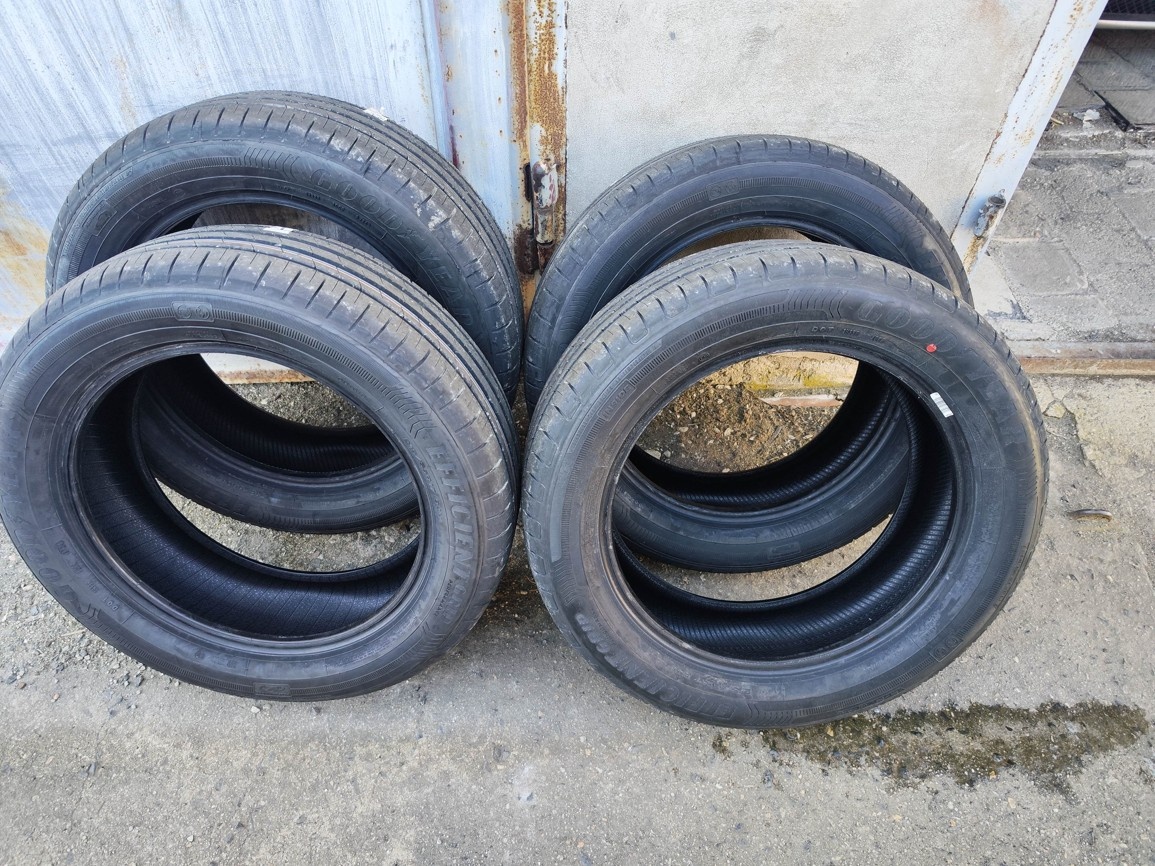 17"zánovní sada letních pneu Goodyear 215/55/17 7200Kč/4ks