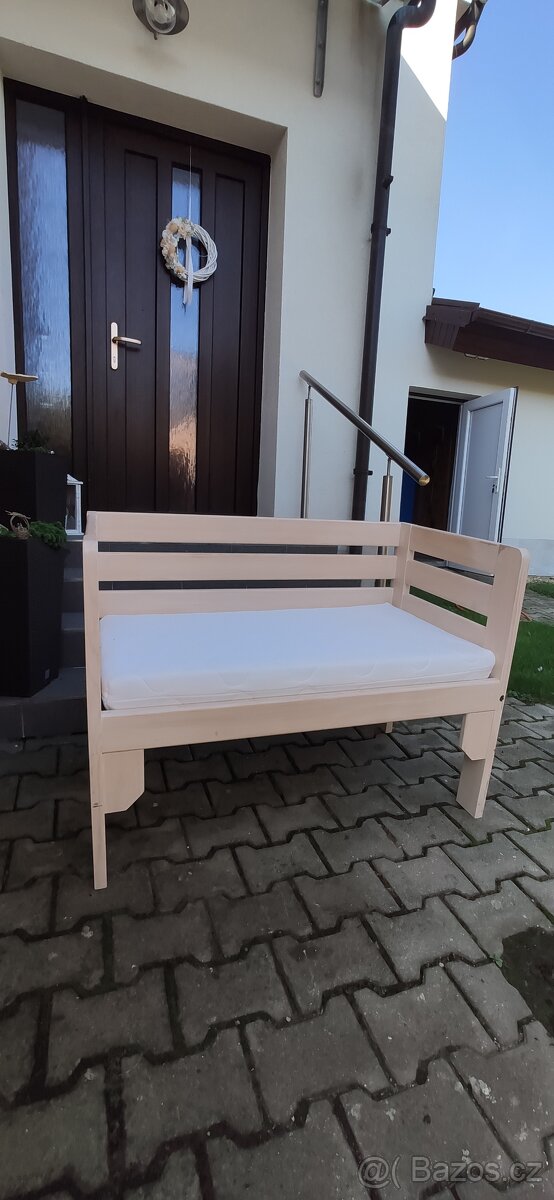 Dětská postýlka k posteli