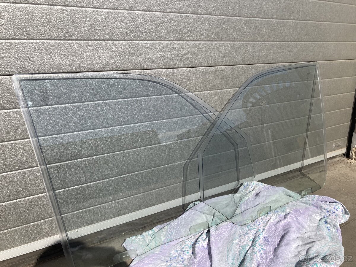 VW T5,T6 nerozbitné sklo.Řidič,spolujezdec.
