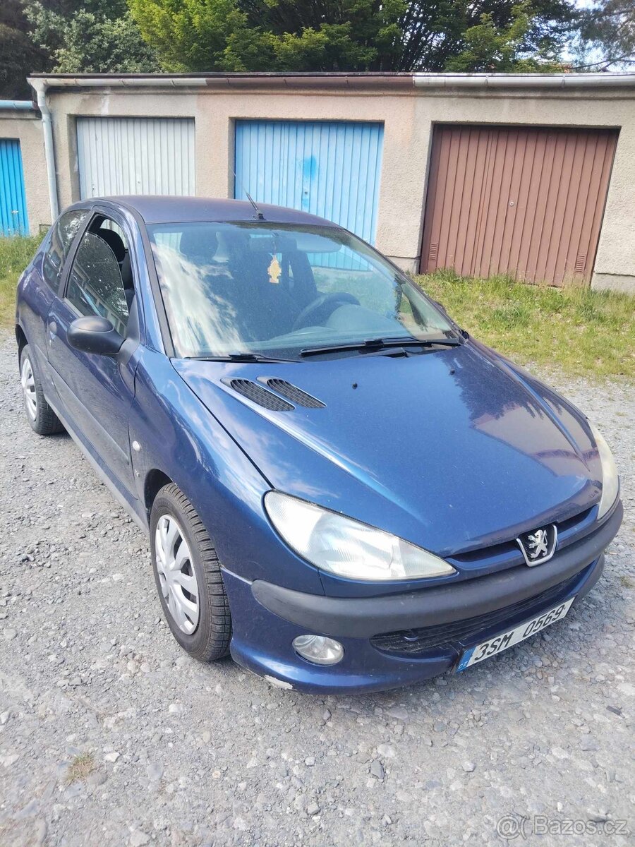 Peugeot 206 1.4 benzín