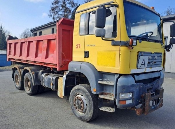 6x6 sklápěč 33/26t MAN TGA, upínací deska