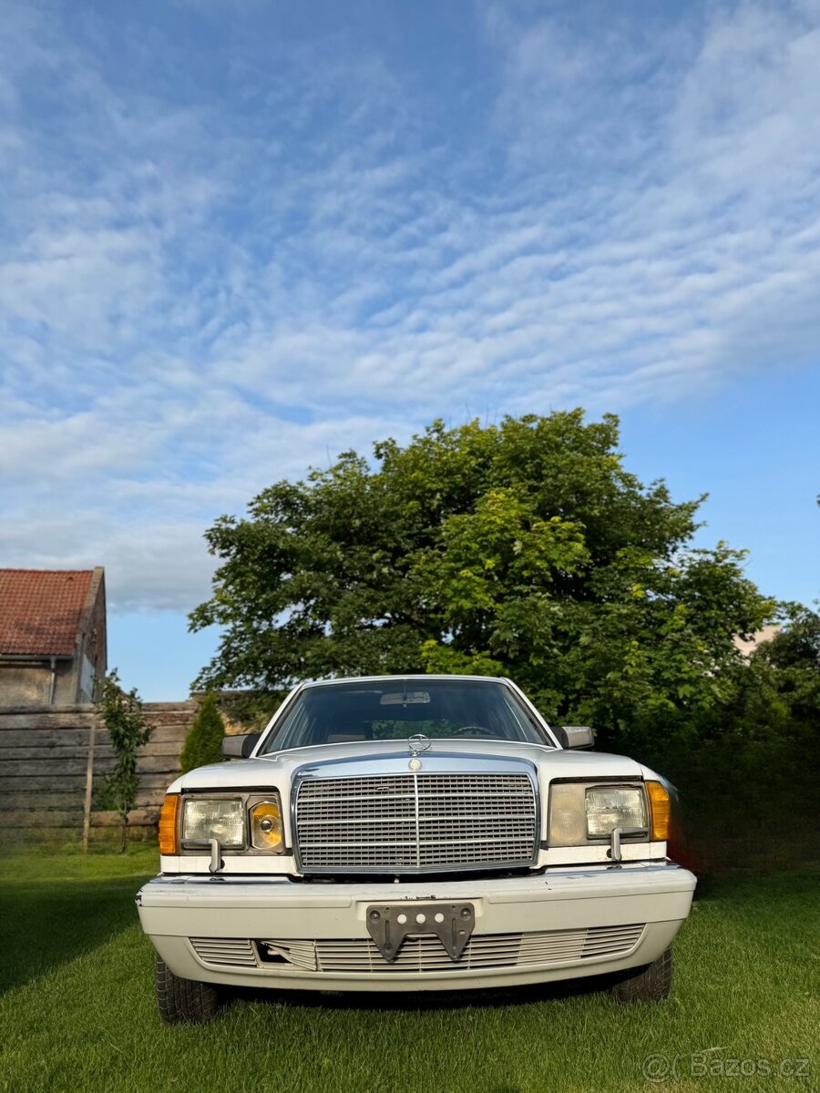 Mercedes-Benz 560 SEL