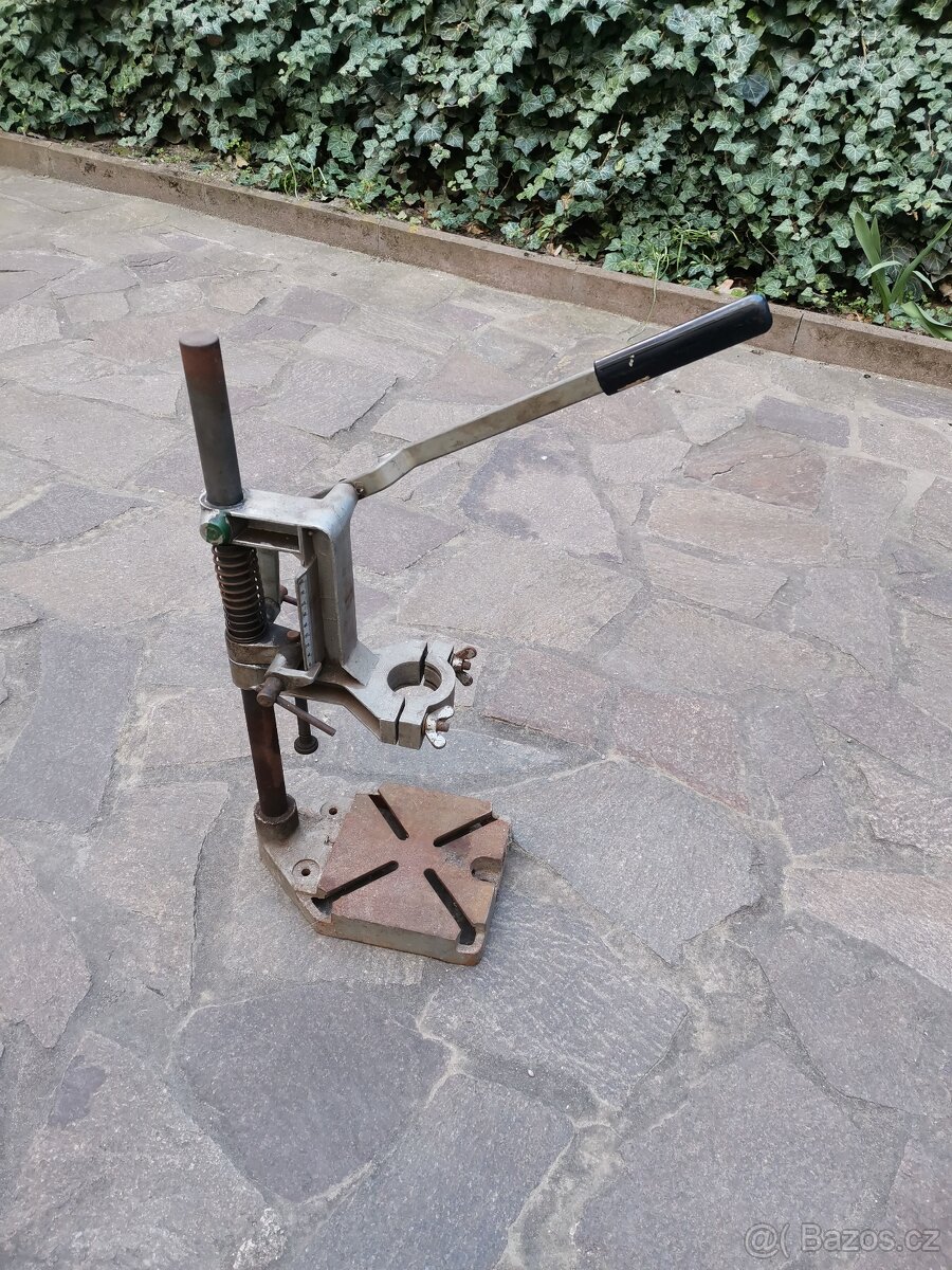 Stojan na vrtačku