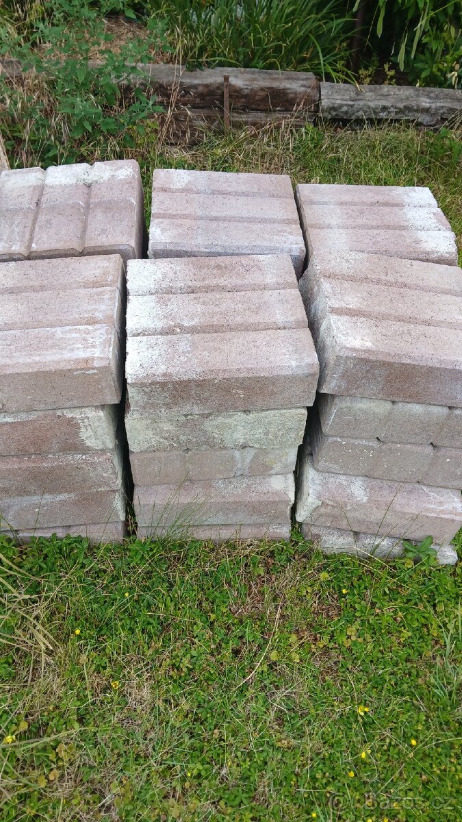 Palisady 300x300x100 hnědá