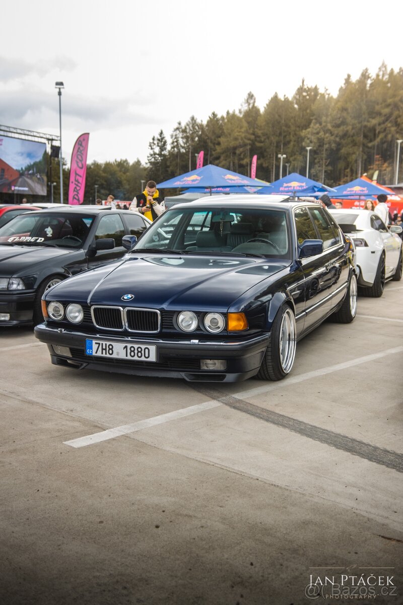 BMW E32 740iL, r. 1992