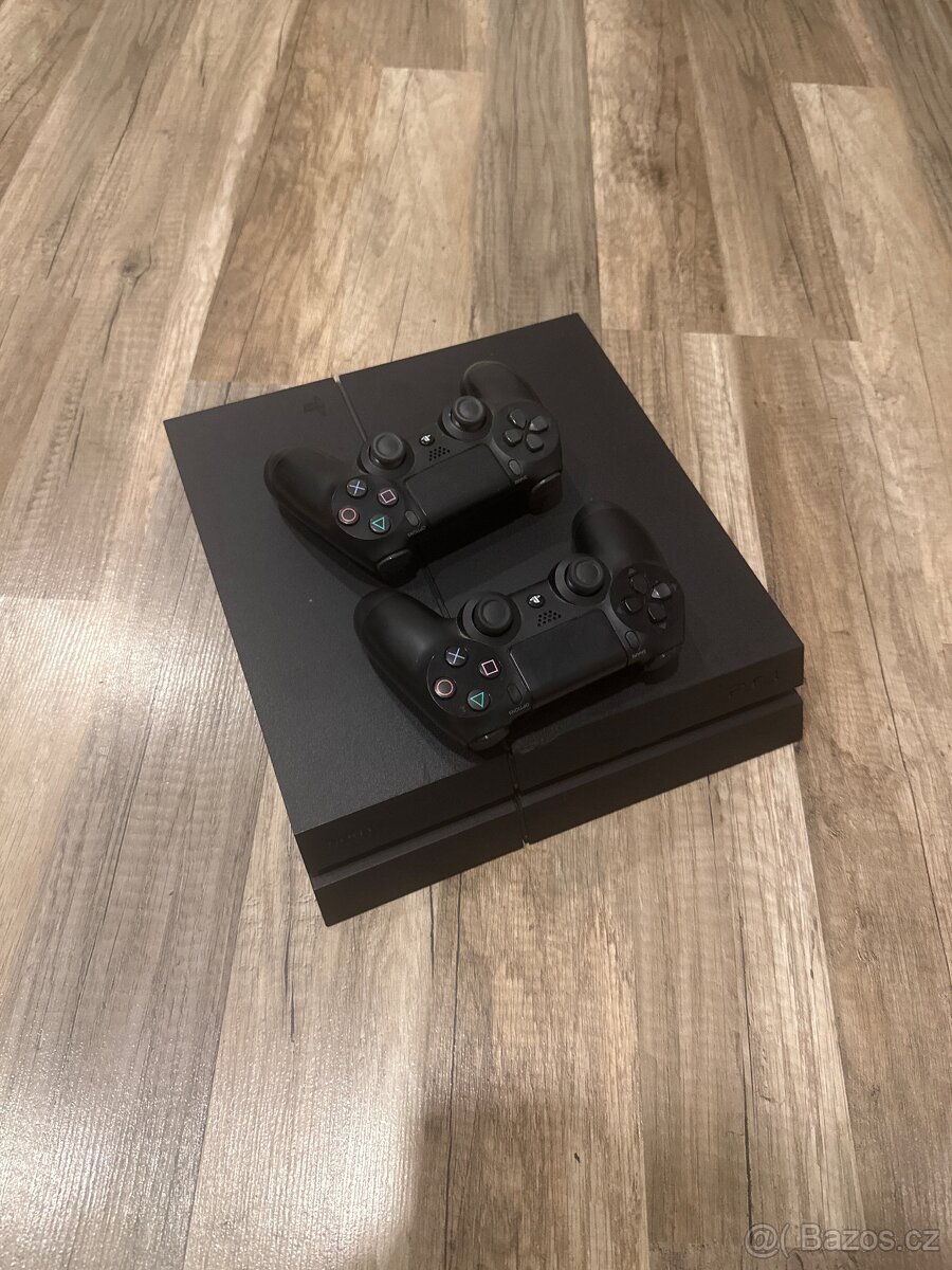 Ps4 1tb + 2 ovladače a hry .